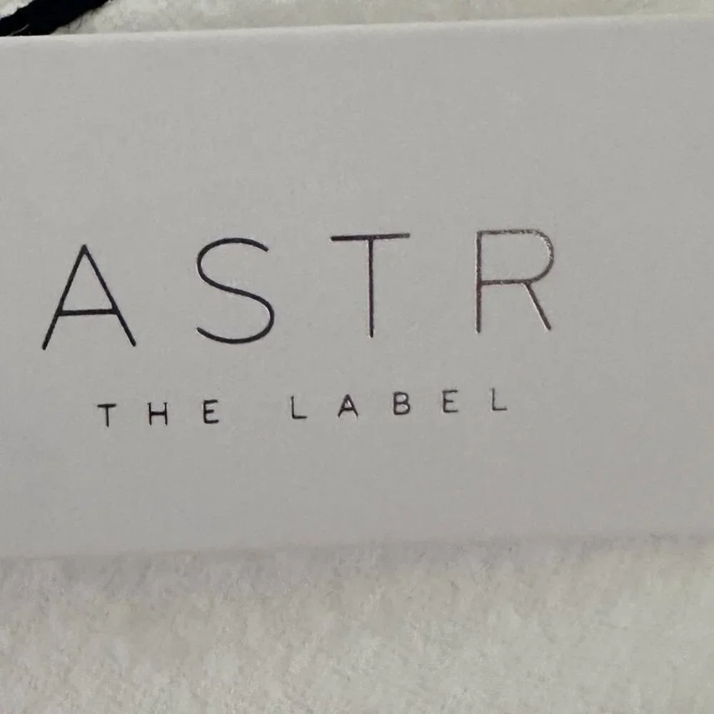 ASTR The Label Long Sleeve Sweetheart Neck White Smocked Crop Top XL NWT